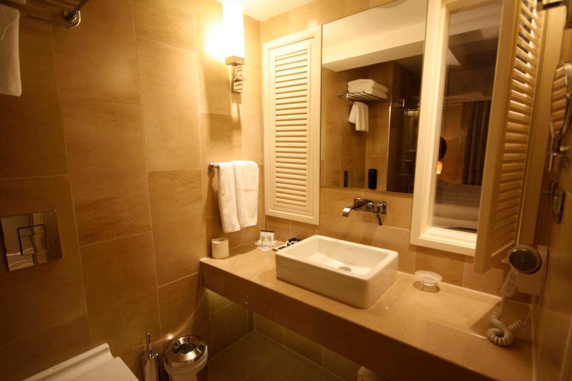 Titanic Comfort Sisli Istanbul Bagian luar foto